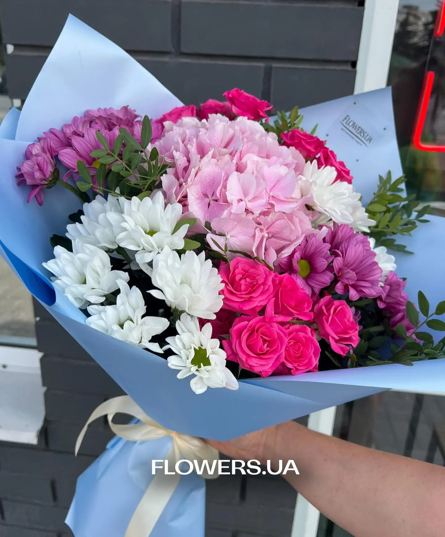 Лайфкахи від Flowers.ua: як обрати букет квітів та доглядати за ним
