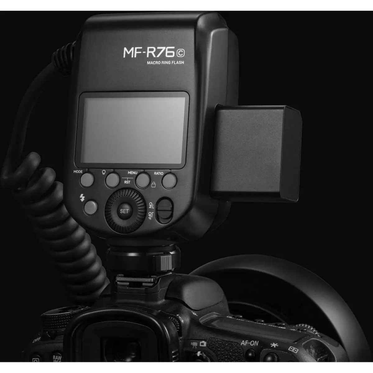Блок керування кільцевого спалаху Godox MF-R76C на камері